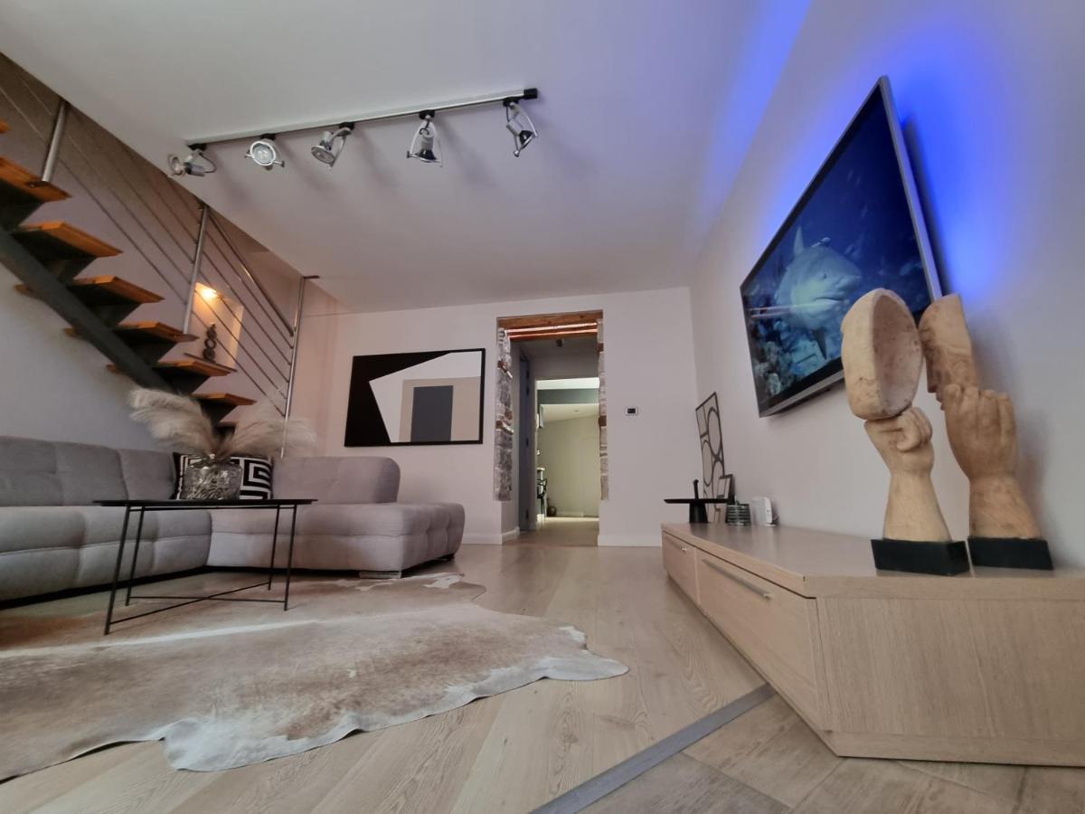 Arena Design With Free Private Parking And With A Terrace Apartment Pula